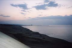 鳥取砂丘から日本海を望む(鳥取県鳥取砂丘、1998年8月24日）