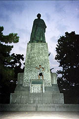 坂本竜馬像と私（高知県高知市、1998年9月13日）