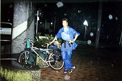 ゴール直後の私とチャリ（横浜市保土ヶ谷区、1998年9月27日）