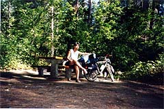 キャンプ場の様子（Beckler River Campground、1999年7月30日）